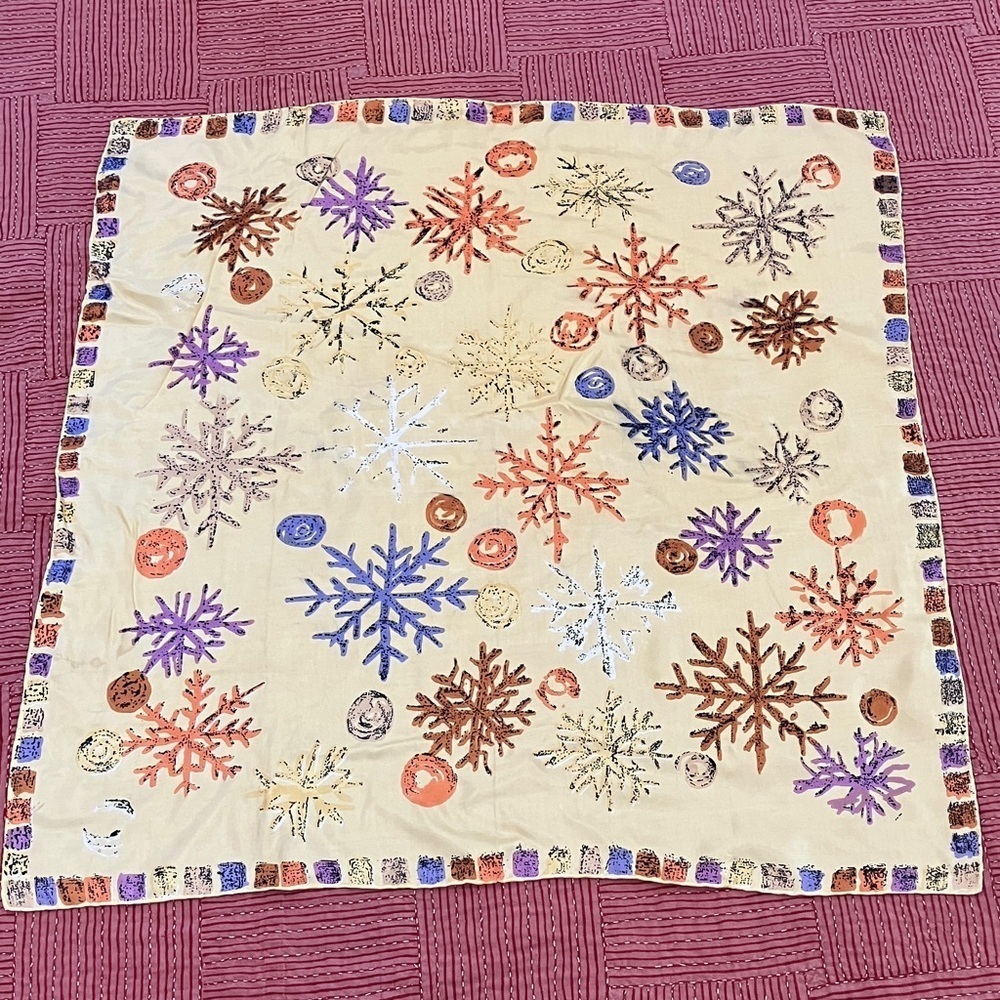 Colorful Snowflake Patterned Scarf - Picture 1 of 8